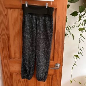 Lululemon Harem style jogger capris